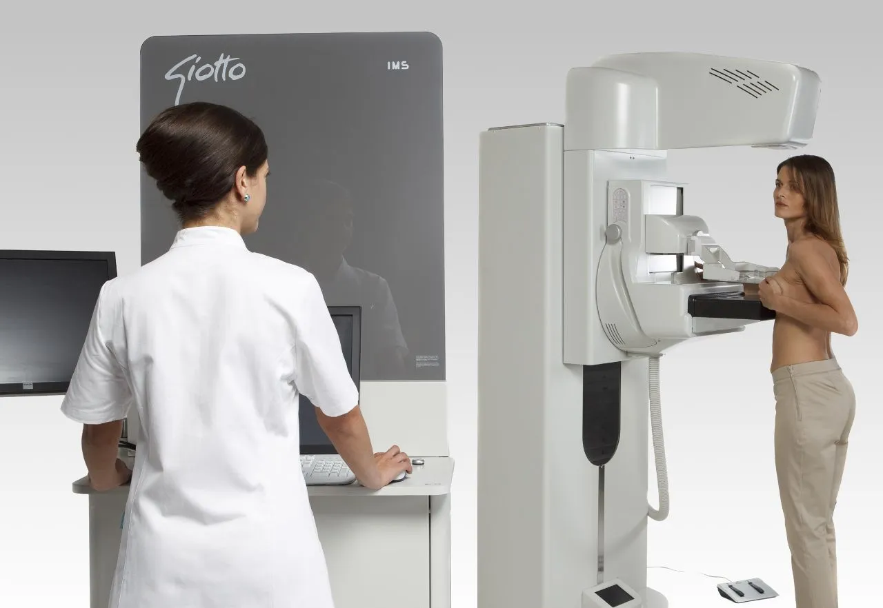 Mammographie avec tomosynthèse — installation de la patiente